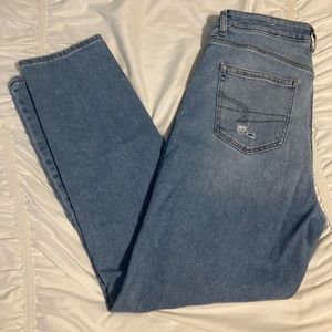 AMERICAN EAGLE OUTFITTERS SIZE 10 MOM JEAN